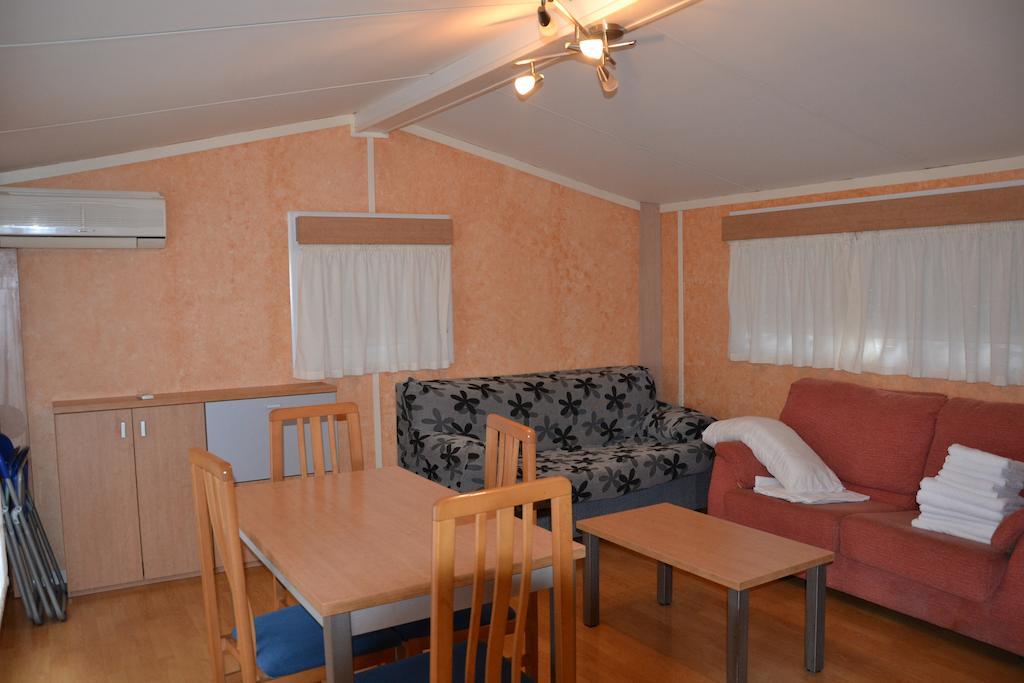 Camping Fuentes Blancas Burgo Eksteriør billede